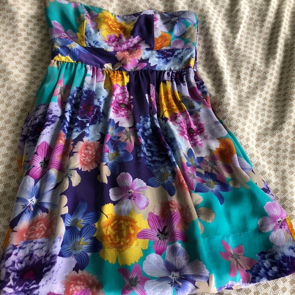 Dresses & Skirts - Dress